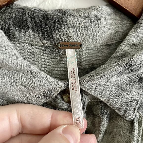 Free People Size XS Blouse - Green Cloud Wash Tie Dye Oversized Festival Trendy - Picture 5 of 12